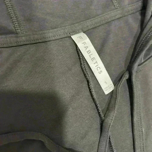 Fabletics Women’s 3/4 Sleeve Black Oversized Pullover Hooded Top Deep V Size S - Picture 3 of 5